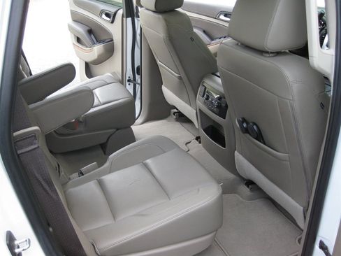 Used 2019 Chevrolet Tahoe Premier RWD image 38