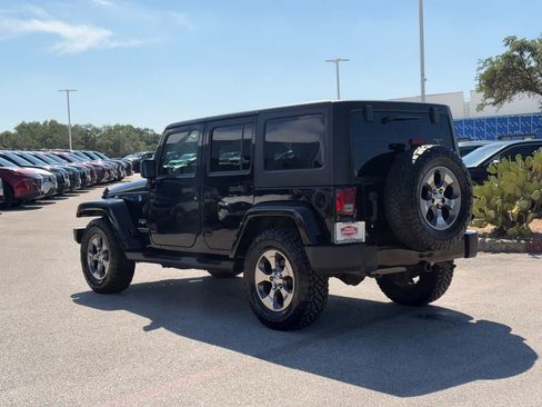 Used 2016 Jeep Wrangler Unlimited Sahara w/ Max Tow Package AWD/4WD image 6