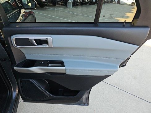 Used 2022 Ford Explorer XLT w/ Equipment Group 202A image 17