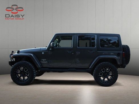 Used 2016 Jeep Wrangler Unlimited Sahara w/ Connectivity Group AWD/4WD image 8