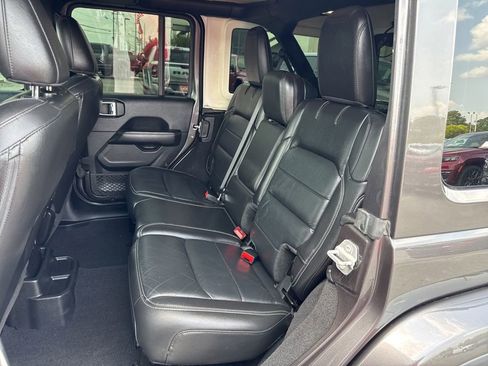 Used 2018 Jeep Wrangler Unlimited Sahara AWD/4WD image 22