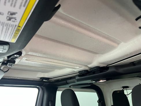 Used 2018 Jeep Wrangler Sport AWD/4WD image 25