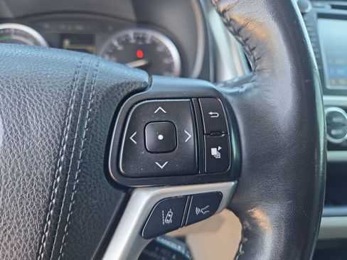 Used 2018 Toyota Highlander Limited Platinum AWD/4WD image 25