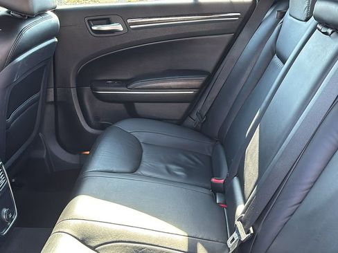 Used 2011 Chrysler 300 Limited image 29