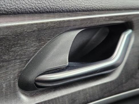 Used 2023 Jeep Grand Cherokee Limited image 18