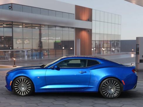 Used 2018 Chevrolet Camaro LT image 4