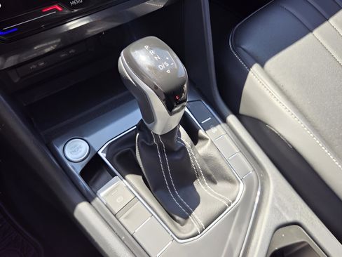 Used 2023 Volkswagen Tiguan SE image 16