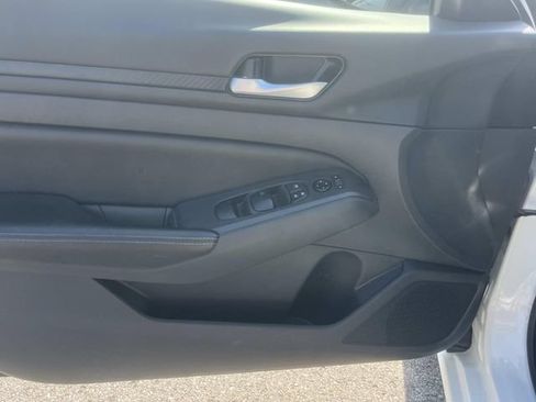 Used 2025 Nissan Altima 2.5 SV FWD image 24