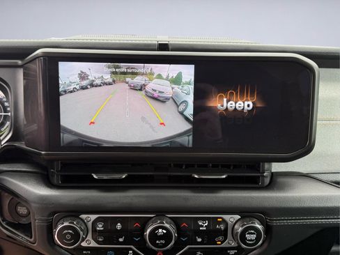 Used 2024 Jeep Wrangler Unlimited Sahara AWD/4WD image 28