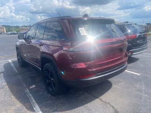 Used 2023 Jeep Grand Cherokee Altitude AWD/4WD image 6