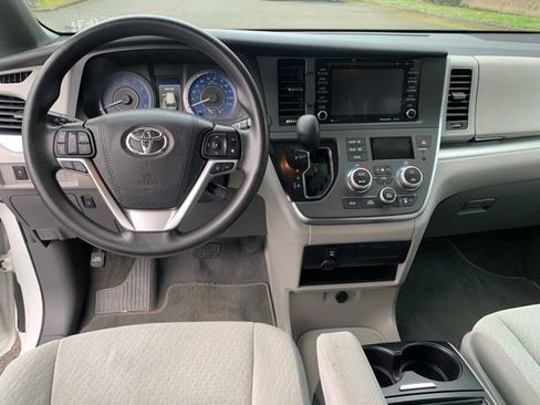 Used 2019 Toyota Sienna LE image 15