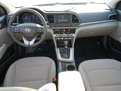 Used 2020 Hyundai Elantra SE FWD image 26