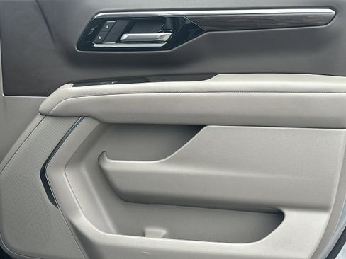 Used 2025 Chevrolet Tahoe LT image 14