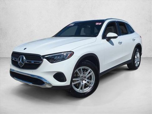 Used 2025 Mercedes-Benz GLC 300 image 1