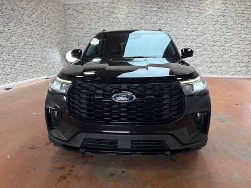 Used 2025 Ford Explorer ST-Line w/ Premium Package RWD image 2
