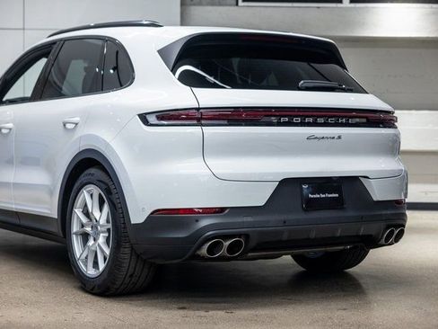 Certified 2025 Porsche Cayenne S AWD/4WD image 24
