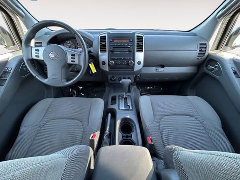 Used 2012 Nissan Frontier SV w/ SV Premium Utility Pkg AWD/4WD image 11