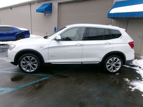 Used 2017 BMW X3 xDrive28i image 3