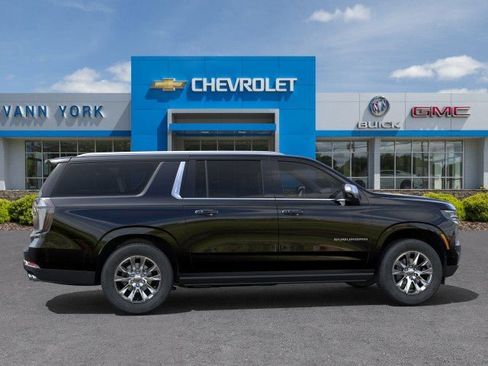 New 2025 Chevrolet Suburban Premier image 5