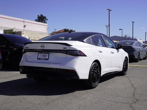 New 2026 Nissan Sentra SR w/ Floor Mat Package FWD image 4