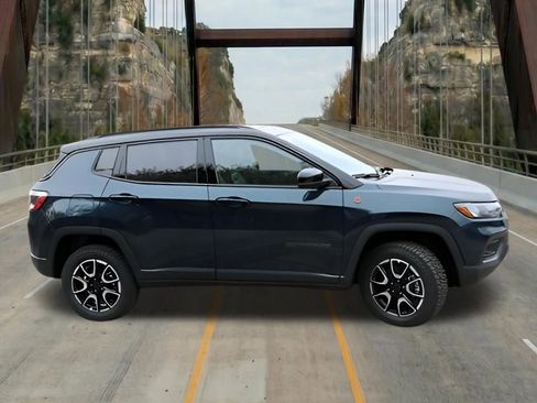 New 2026 Jeep Compass Trailhawk w/ Sun, Sound & Navigation Group AWD/4WD image 6