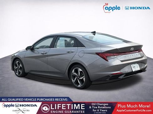 Used 2023 Hyundai Elantra Limited w/ Preferred Accessory Package FWD image 4