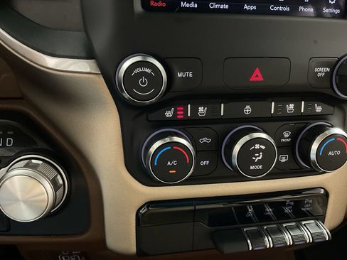 Used 2020 RAM 1500 Laramie AWD/4WD image 3