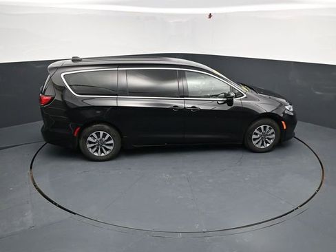 Used 2024 Chrysler Pacifica Limited FWD image 53