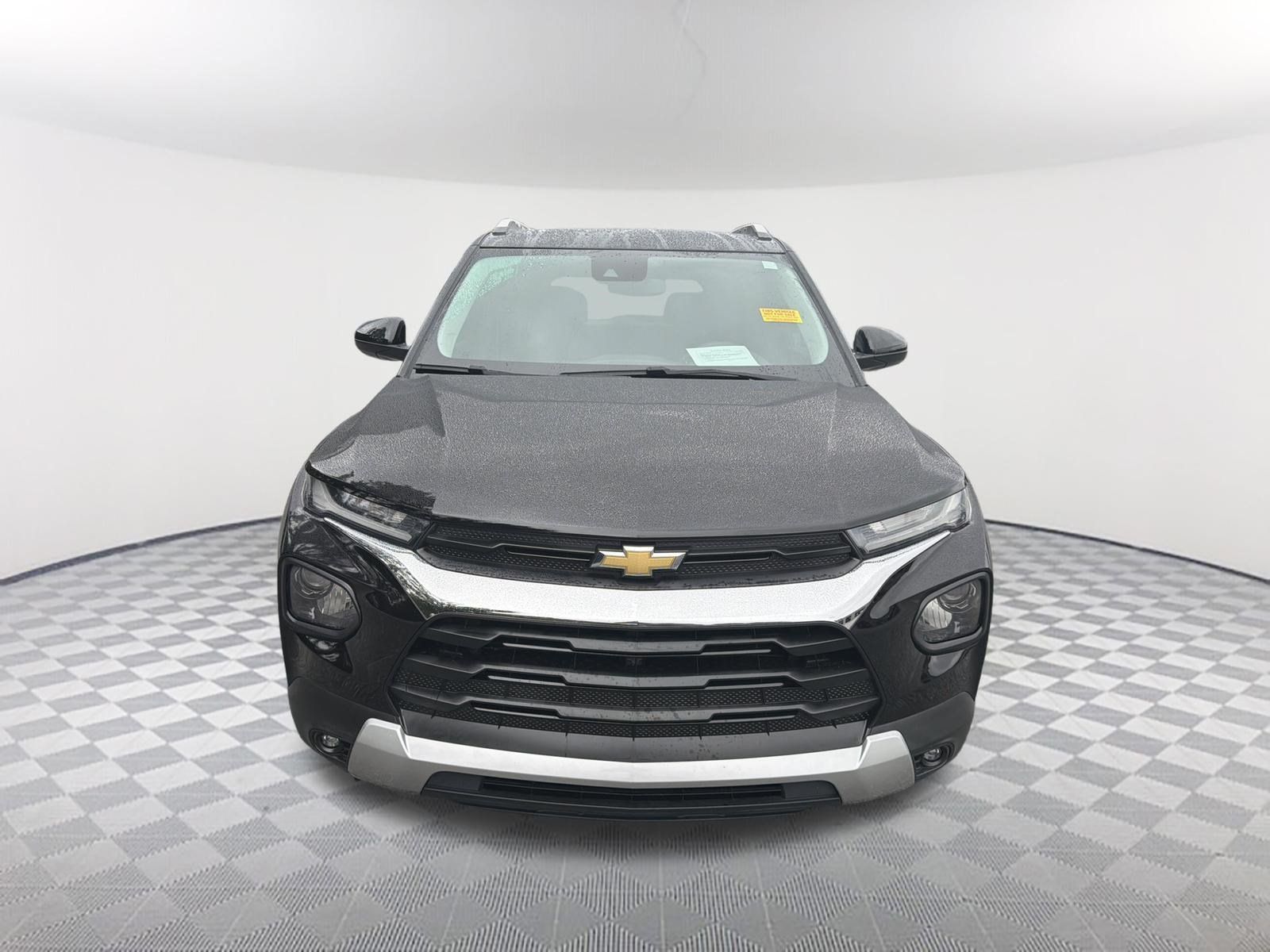 Used 2023 Chevrolet TrailBlazer LT FWD image 2