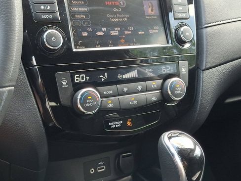 Used 2018 Nissan Rogue SV AWD/4WD image 16
