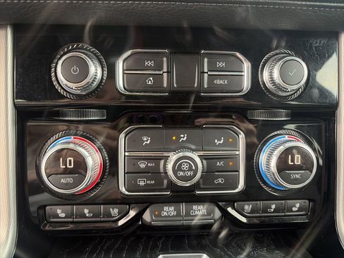 Used 2021 GMC Yukon XL Denali image 21