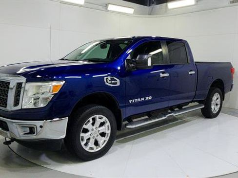 Used 2017 Nissan Titan SV RWD image 3