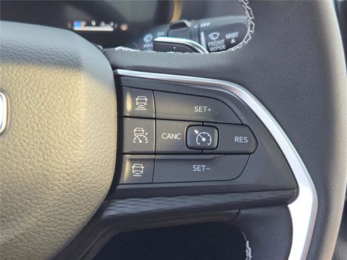 Used 2025 Jeep Grand Cherokee L Altitude image 36