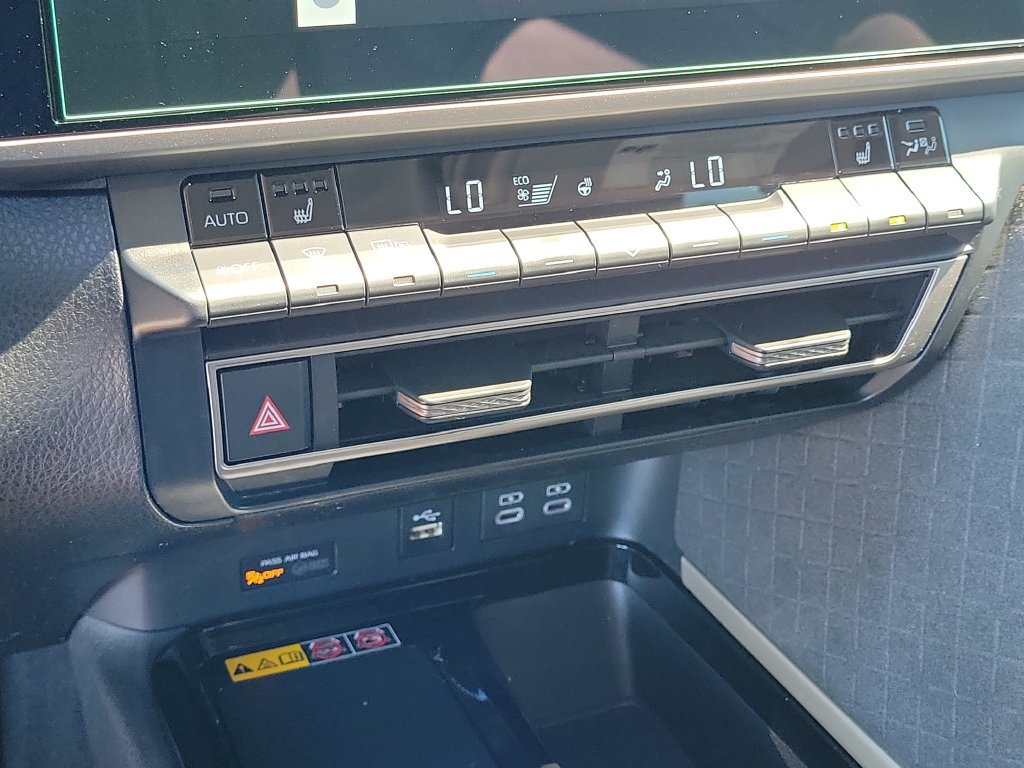 Used 2025 Toyota Camry XLE FWD image 23