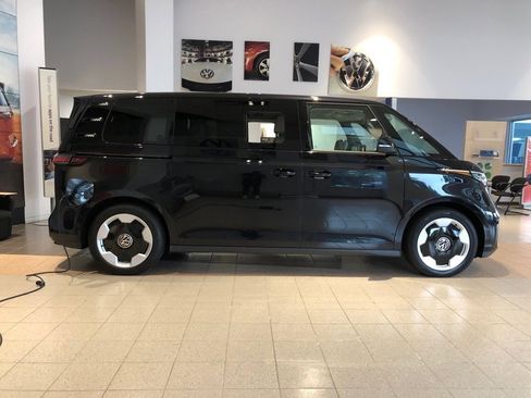 New 2025 Volkswagen ID. Buzz Pro S Plus image 8