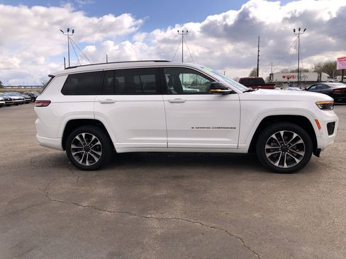 Used 2023 Jeep Grand Cherokee L Overland w/ Advanced Protech Group III image 14