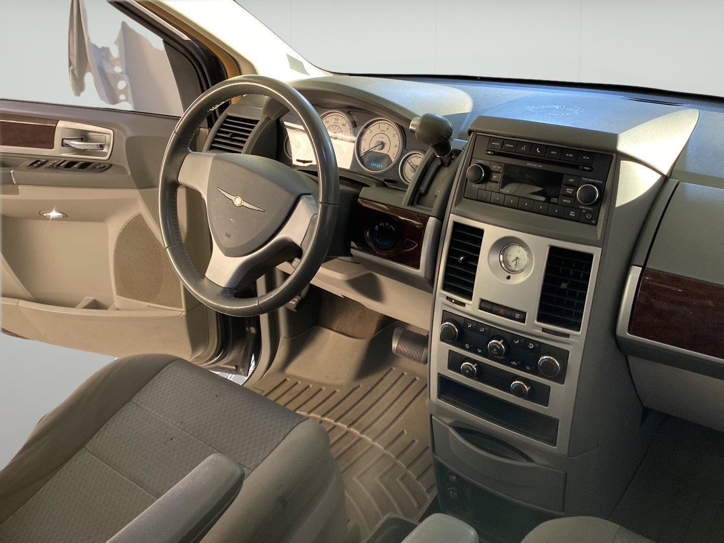Used 2010 Chrysler Town & Country Touring FWD image 25