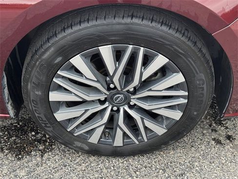 Used 2023 Nissan Altima 2.5 SV image 9