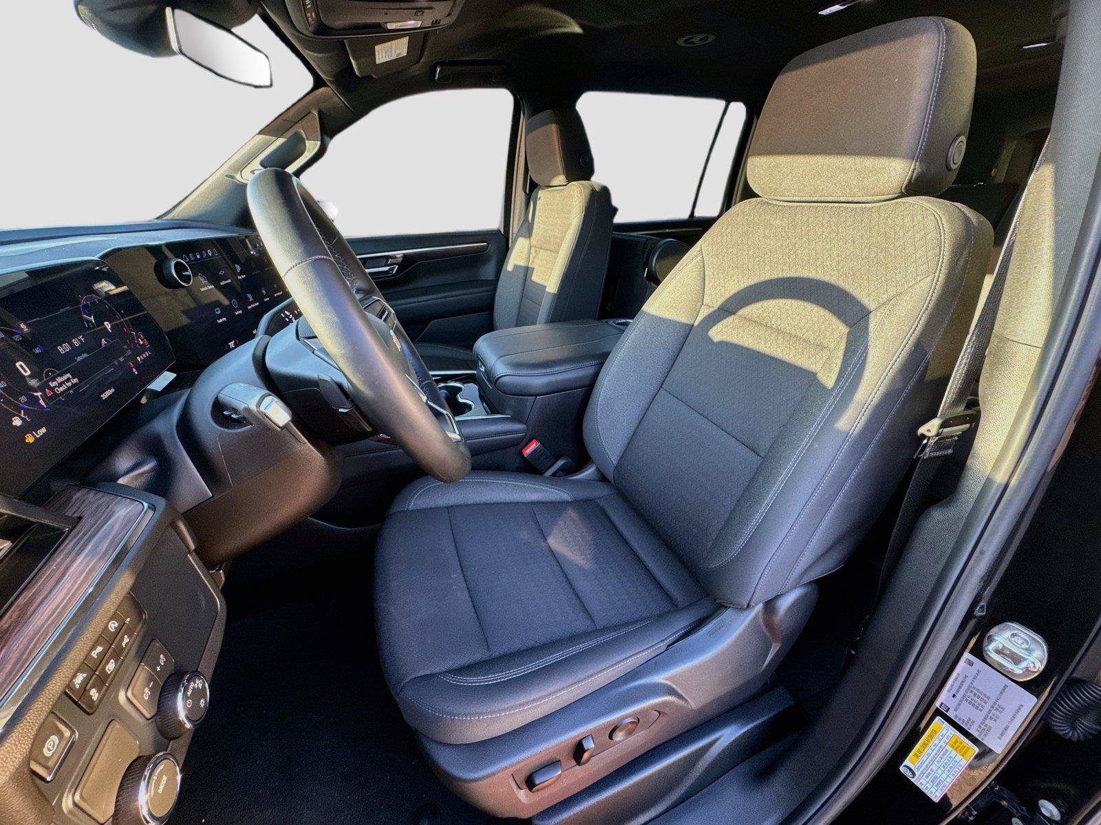 Used 2026 Chevrolet Suburban LS RWD image 9