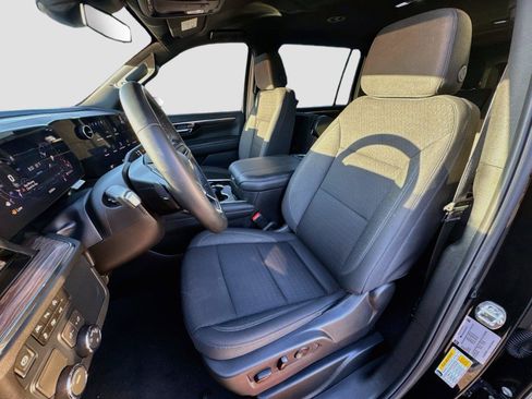 Used 2026 Chevrolet Suburban LS RWD image 9