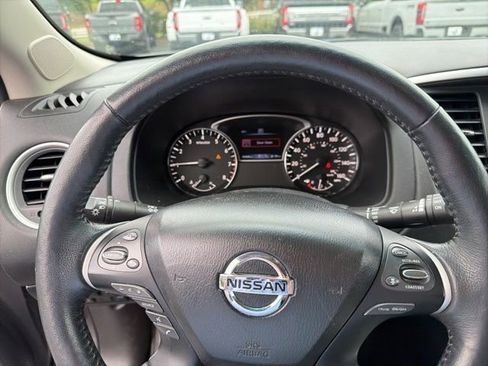 Used 2018 Nissan Pathfinder SL w/ SL Premium Package FWD image 4