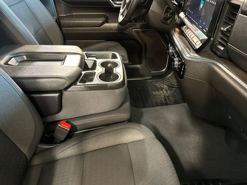Used 2024 Chevrolet Silverado 1500 LT RWD image 18