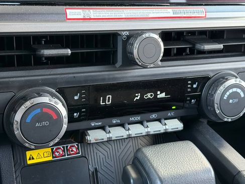 Used 2025 Toyota 4Runner TRD Off-Road Premium AWD/4WD image 25