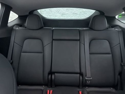 Used 2023 Tesla Model Y Long Range image 18