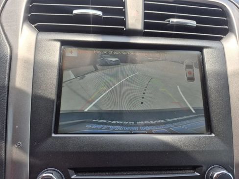 Used 2018 Ford Fusion SE w/ Fusion SE Technology Package FWD image 26