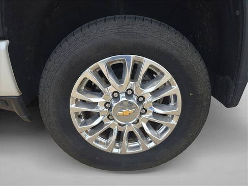 Used 2022 Chevrolet Silverado 2500 High Country w/ Safety Package II AWD/4WD image 14