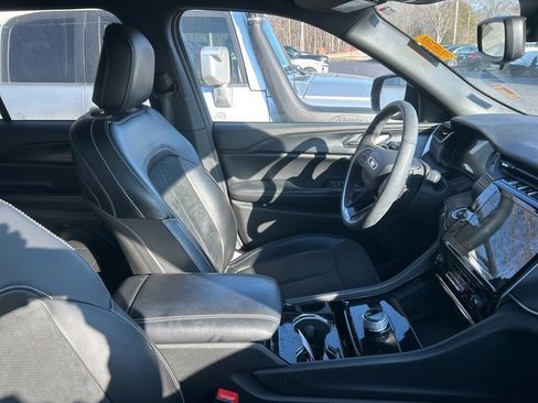 Used 2023 Jeep Grand Cherokee Altitude image 3