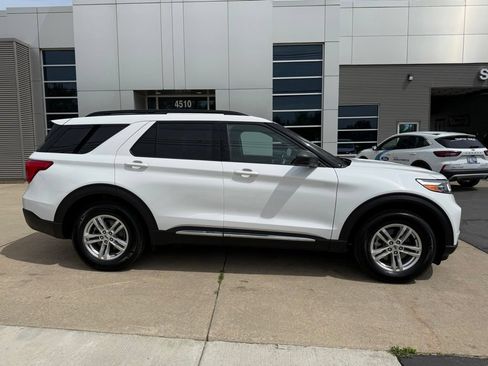Used 2021 Ford Explorer XLT w/ Equipment Group 202A AWD/4WD image 8