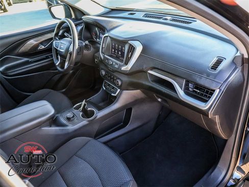 Used 2024 GMC Terrain SLE image 16