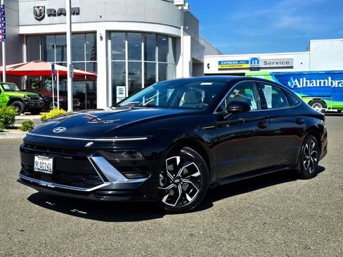 Used 2024 Hyundai Sonata SEL FWD image 3